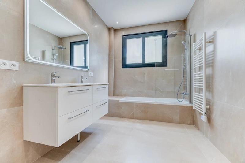 Maison - 212 m² - 7 pièces