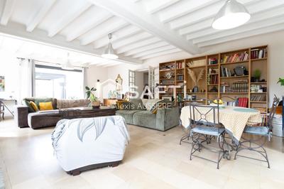 Maison - 384 m² - 12 pièces