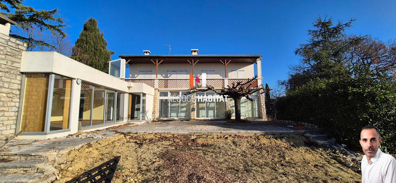 Villa - 260 m² - 8 pièces