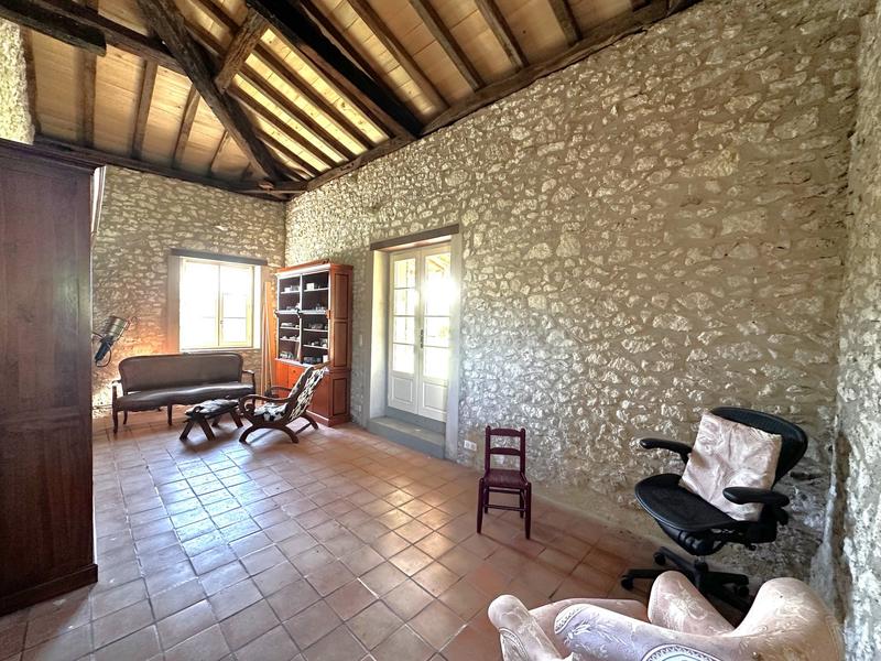 Maison traditionnelle - 471 m² - 10 pièces