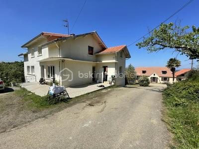 Propriété - 700 m² - 26 pièces