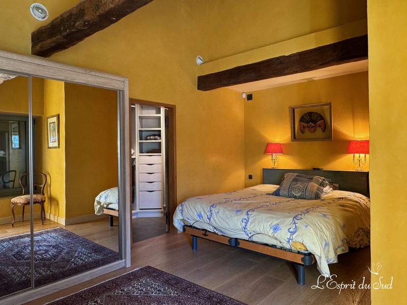 Maison - 330 m² - 9 pièces