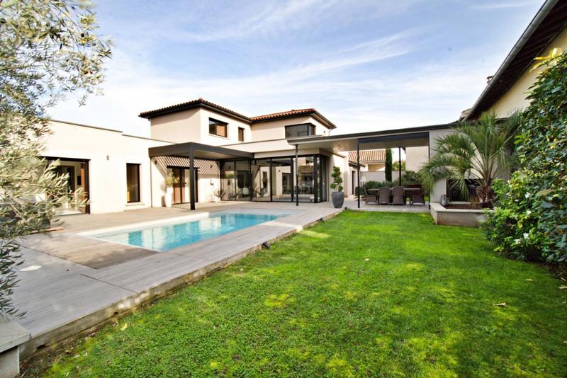 Maison - 250 m² - 7 pièces