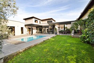 Maison - 250 m² - 7 pièces