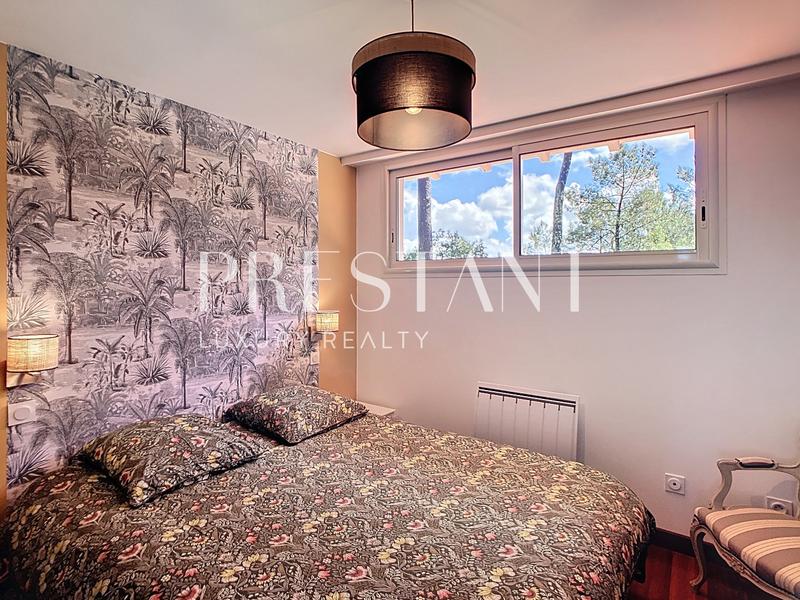 Maison - 260 m² - 10 pièces