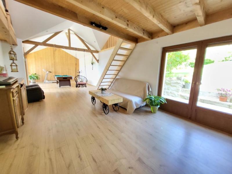 Maison - 333 m² - 10 pièces