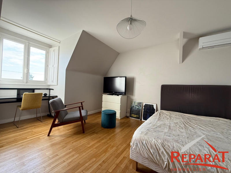 Maison - 200 m² - 8 pièces