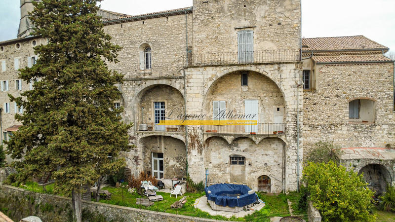 Maison de village - 473 m² - 12 pièces