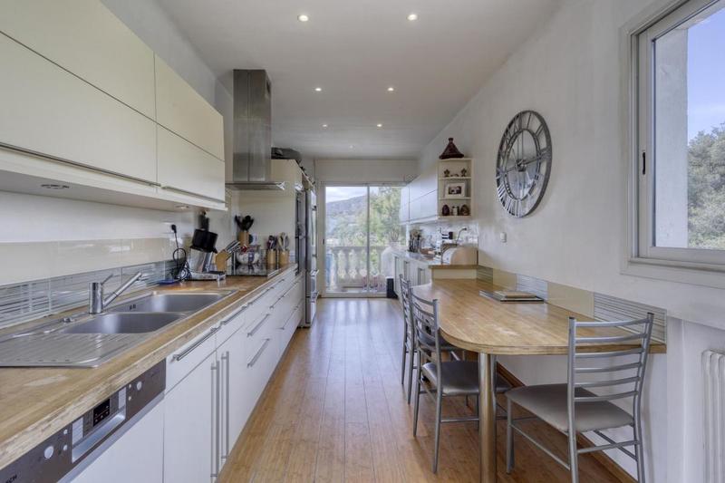 Maison - 255 m² - 8 pièces