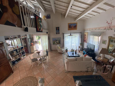 Maison traditionnelle - 176 m² - 4 pièces