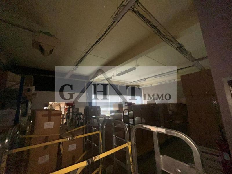 Entrepôt - 698 m²