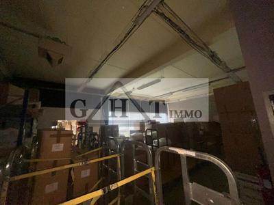 Entrepôt - 698 m²