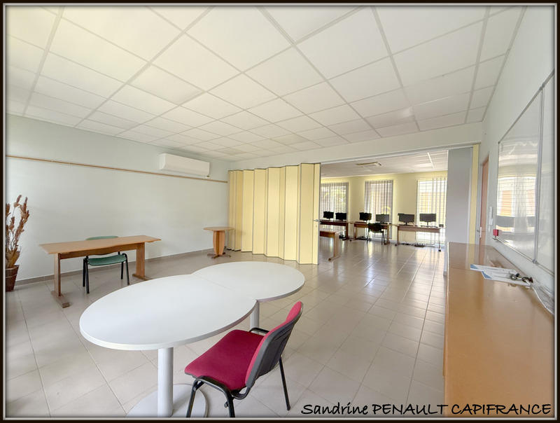 Bureau - 457 m² - 18 pièces