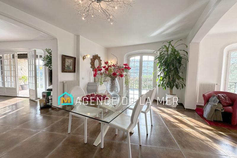 Maison - 210 m² - 6 pièces