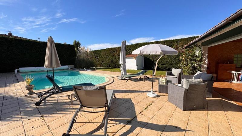 Maison - 245 m² - 10 pièces