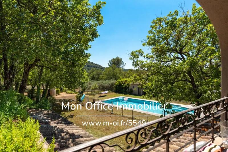 Propriété - 375 m² - 10 pièces