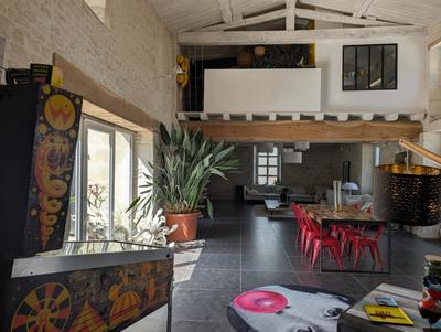 Maison - 330 m² - 6 pièces