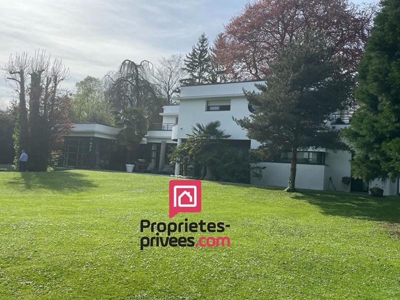 Demeure - 315 m² - 9 pièces