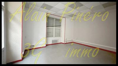 Local commercial - 127 m² - 6 pièces