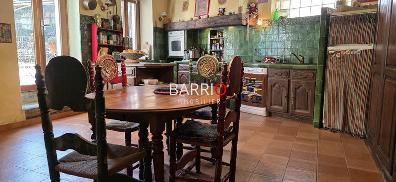 Maison traditionnelle - 300 m² - 16 pièces