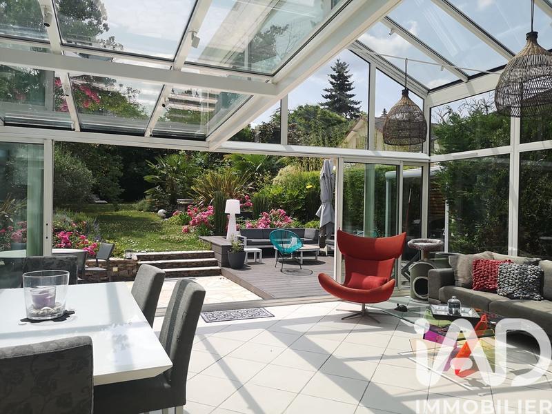 Maison - 250 m² - 8 pièces