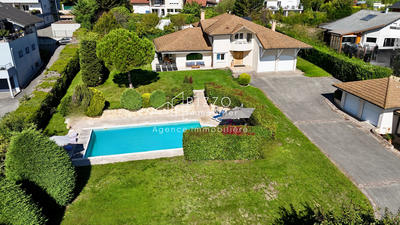 Maison - 418 m² - 12 pièces