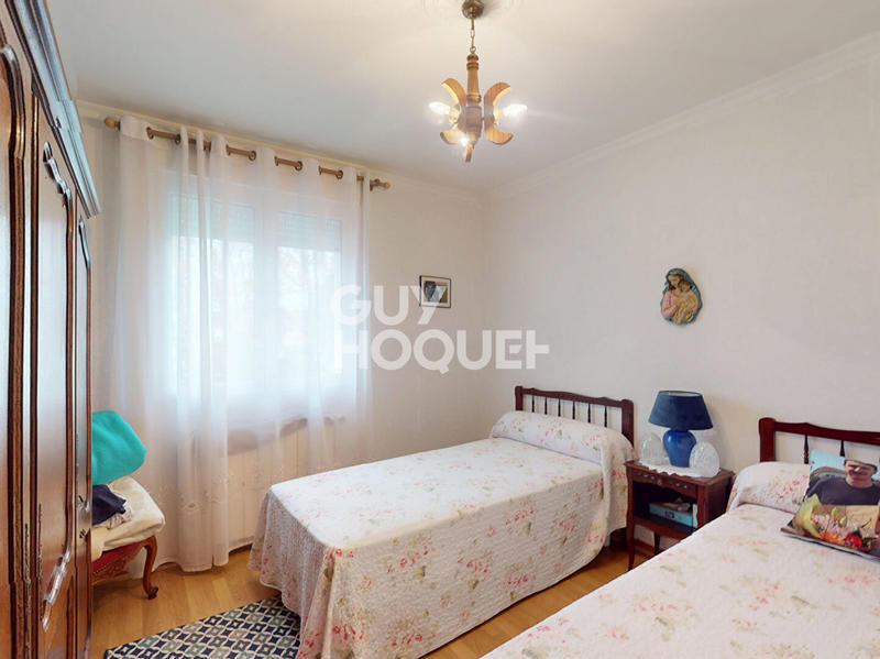 Maison - 213 m² - 16 pièces