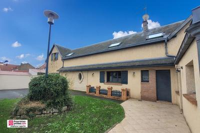 Maison - 255 m² - 8 pièces