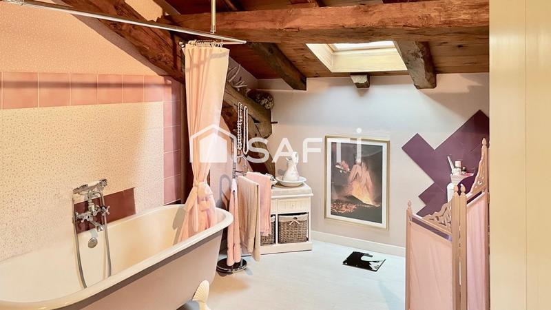 Maison - 300 m² - 8 pièces