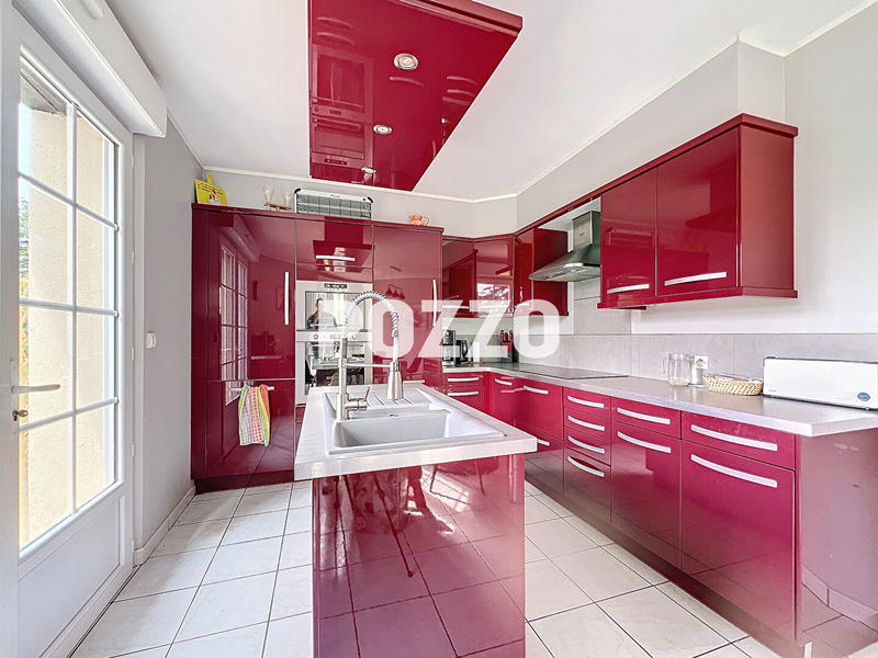 Maison - 255 m² - 8 pièces