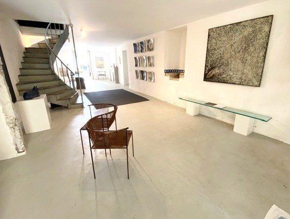 Maison traditionnelle - 300 m² - 8 pièces