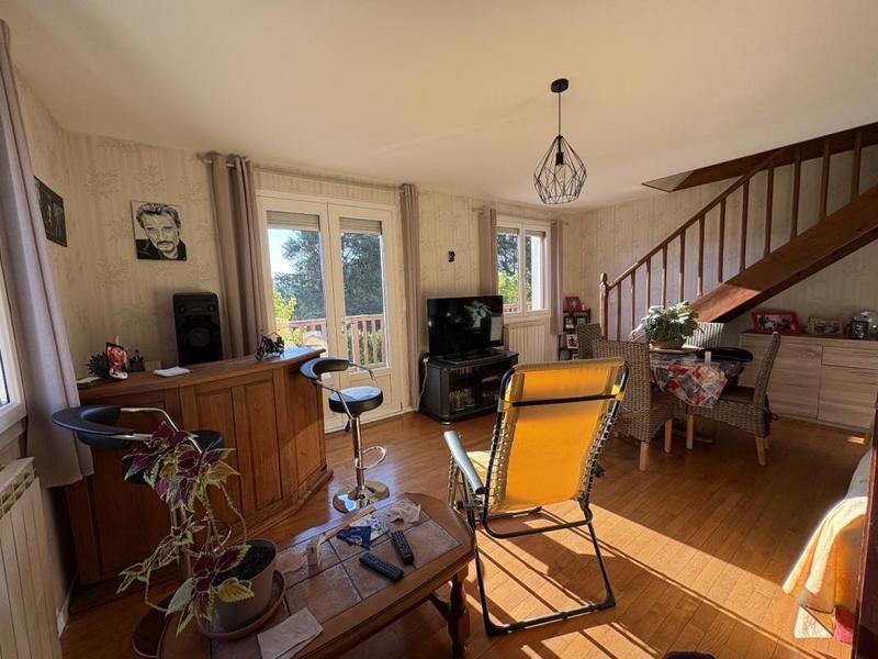 Maison - 234 m² - 10 pièces