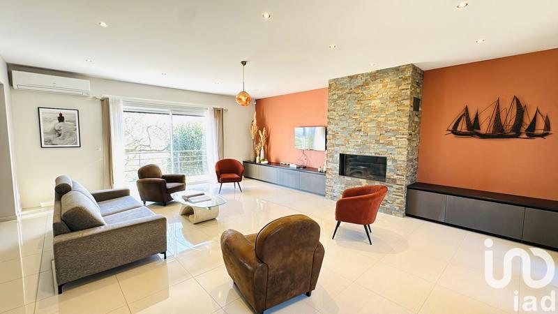 Maison - 220 m² - 6 pièces