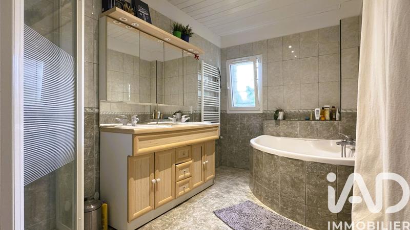 Maison - 185 m² - 8 pièces