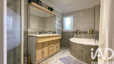 Maison - 185 m² - 8 pièces