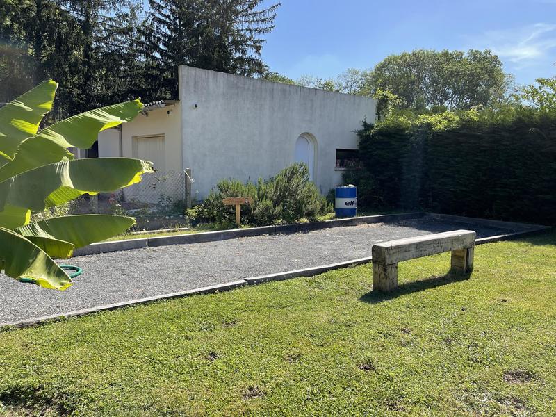 Maison - 240 m² - 8 pièces