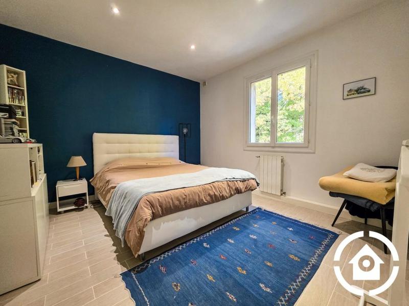 Maison - 212 m² - 8 pièces