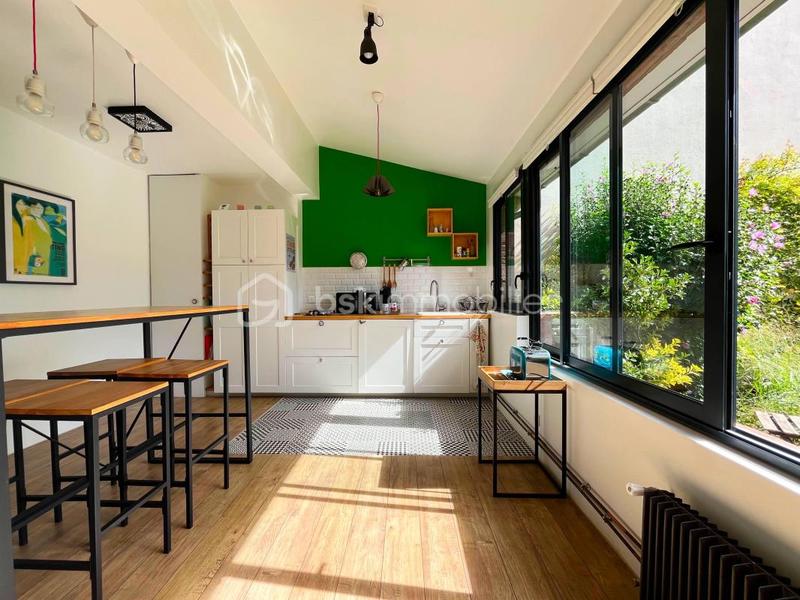 Maison - 210 m² - 6 pièces