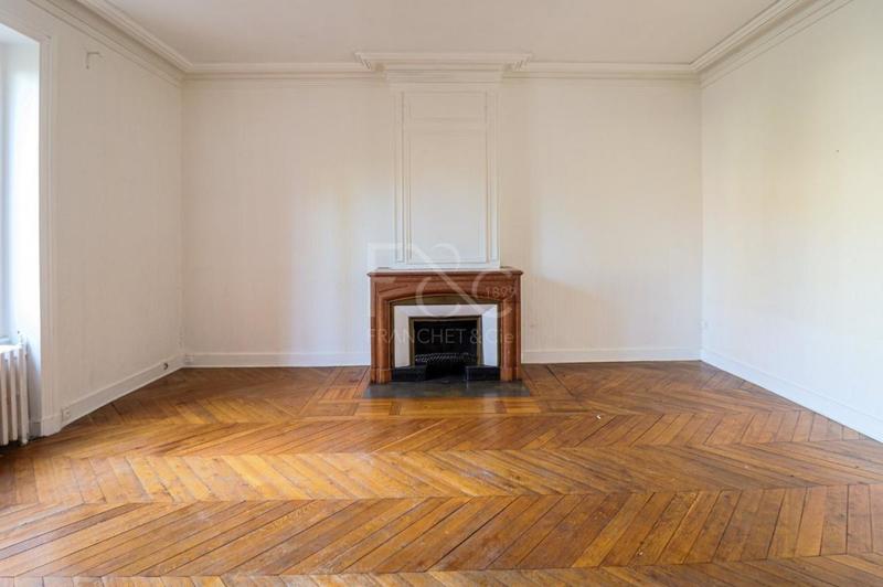 Propriété - 375 m² - 10 pièces