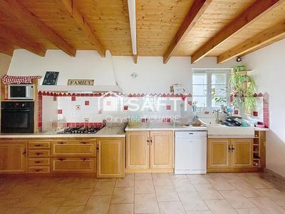 Maison - 244 m² - 7 pièces