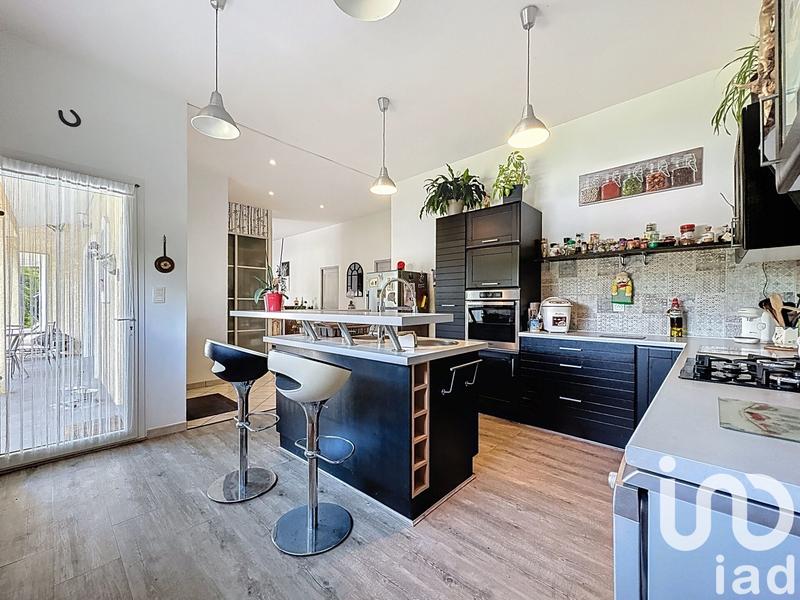 Maison - 204 m² - 7 pièces