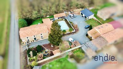 Maison - 372 m² - 12 pièces