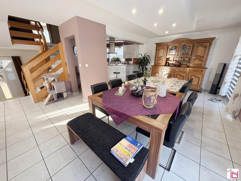 Maison - 152 m² - 6 pièces