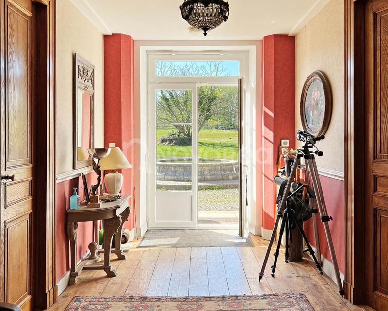 Propriété - 683 m² - 18 pièces