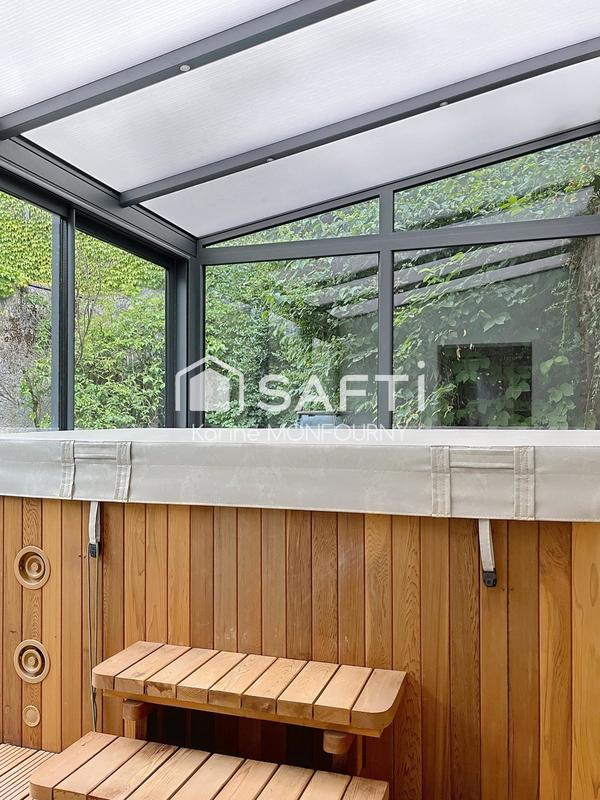 Maison - 330 m² - 8 pièces