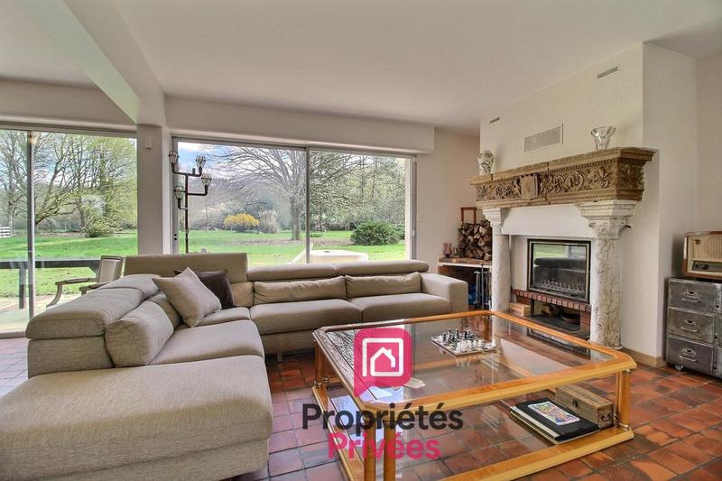 Propriété - 245 m² - 9 pièces