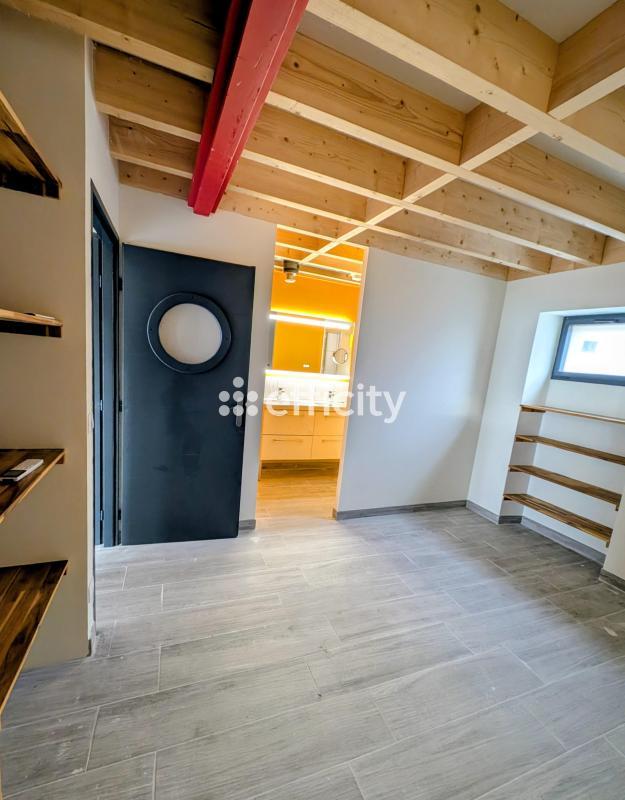 Maison - 250 m² - 7 pièces