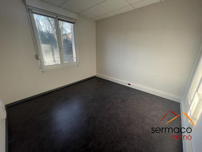 Local commercial - 248 m² - 12 pièces