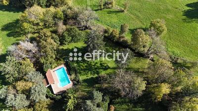 Maison - 282 m² - 10 pièces