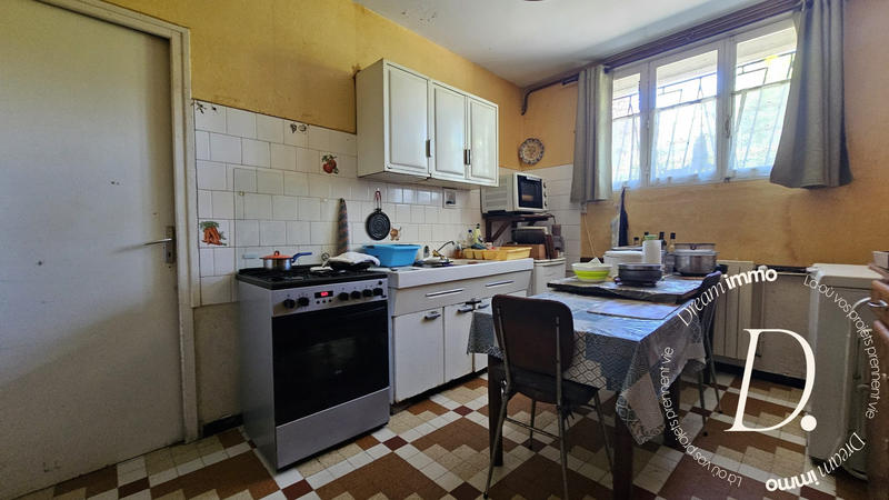 Maison - 280 m² - 11 pièces